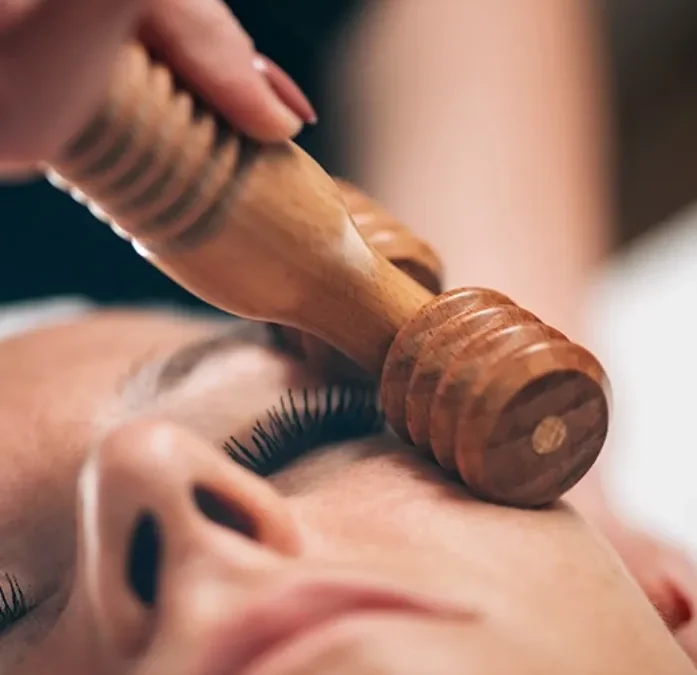 Maderoterapia y drenaje linfático: Sinergia terapéutica y estética con respaldo científico